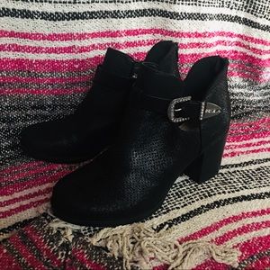 NWOT Bata genuine leather boots